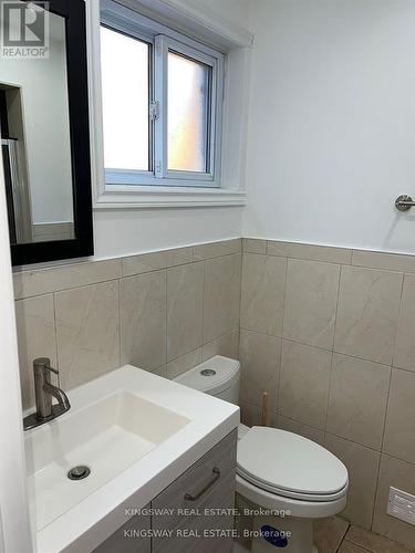 1069 Ella Avenue, Mississauga, ON - Indoor Photo Showing Bathroom
