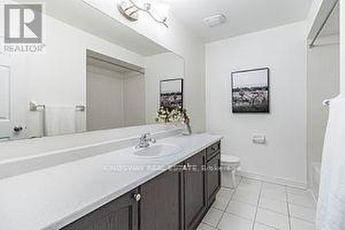 4 Munch Place, Milton, ON - Indoor Photo Showing Bathroom