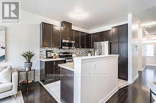 4 Munch Place, Milton, ON - Indoor Photo Showing Kitchen With Upgraded Kitchen