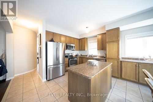 3351 Moses Way, Burlington, ON - Indoor Photo Showing Kitchen