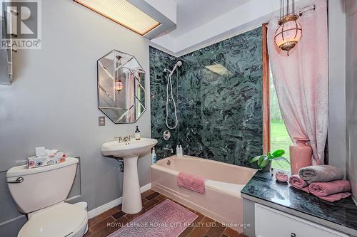 1159 Campbellville Road, Milton, ON - Indoor Photo Showing Bathroom