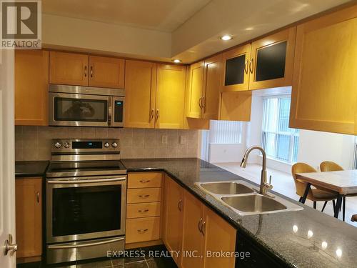840 - 250 Wellington Street, Toronto, ON - Indoor Photo Showing Kitchen With Double Sink