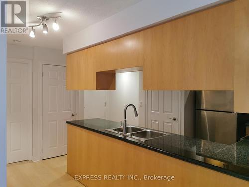 840 - 250 Wellington Street, Toronto, ON - Indoor Photo Showing Kitchen With Double Sink