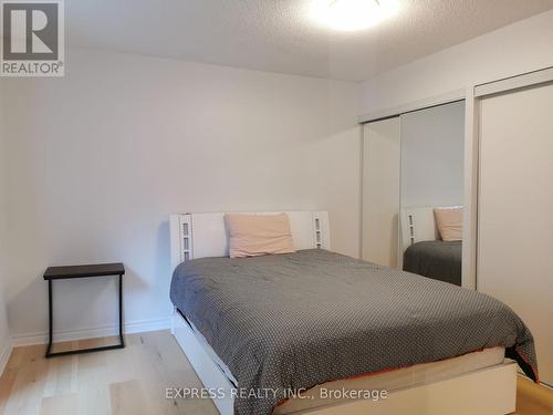 840 - 250 Wellington Street, Toronto, ON - Indoor Photo Showing Bedroom