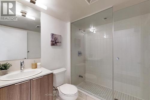 725 - 955 Bay Street, Toronto, ON - Indoor Photo Showing Bathroom