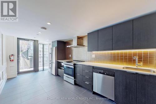 725 - 955 Bay Street, Toronto, ON - Indoor Photo Showing Kitchen With Upgraded Kitchen