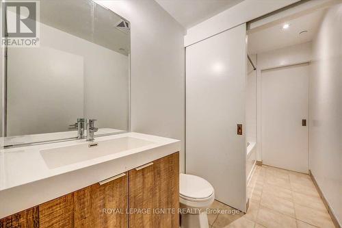621 - 621 Sheppard Avenue E, Toronto C15, ON - Indoor Photo Showing Bathroom