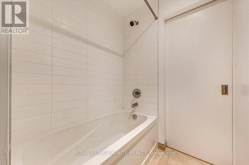621 - 621 Sheppard Avenue E, Toronto, ON - Indoor Photo Showing Bathroom