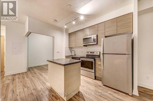 621 - 621 Sheppard Avenue E, Toronto, ON - Indoor Photo Showing Kitchen With Stainless Steel Kitchen