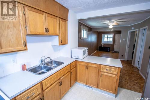 2620 Wallace Street, Regina, SK - Indoor Photo Showing Kitchen With Double Sink