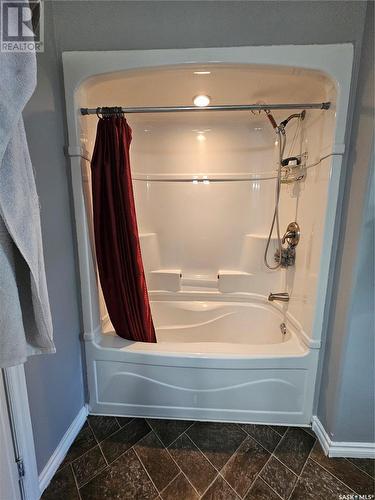 478 2Nd Avenue E, Melville, SK - Indoor Photo Showing Bathroom