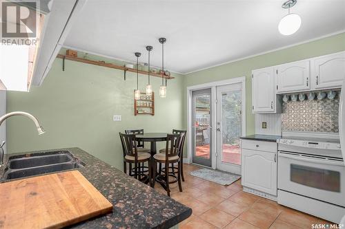 313 2Nd Street E, Saskatoon, SK - Indoor Photo Showing Kitchen With Double Sink