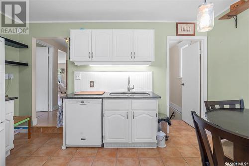 313 2Nd Street E, Saskatoon, SK - Indoor Photo Showing Kitchen With Double Sink