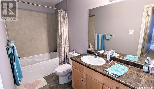 305E 1121 Mckercher Drive, Saskatoon, SK - Indoor Photo Showing Bathroom