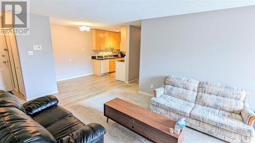 305E 1121 Mckercher Drive, Saskatoon, SK - Indoor Photo Showing Living Room
