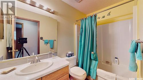 7155 Bright Bay, Regina, SK - Indoor Photo Showing Bathroom