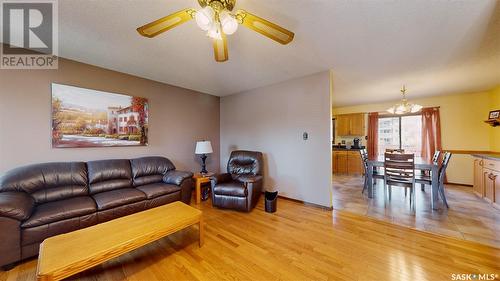 7155 Bright Bay, Regina, SK - Indoor Photo Showing Living Room
