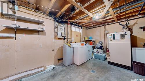7155 Bright Bay, Regina, SK - Indoor Photo Showing Laundry Room