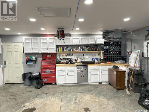 207 Warwick Crescent, Warman, SK - Indoor Photo Showing Garage