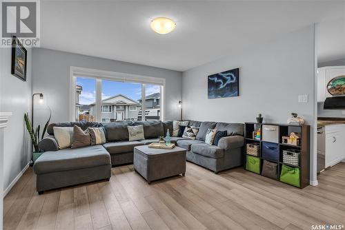 207 Warwick Crescent, Warman, SK - Indoor Photo Showing Living Room
