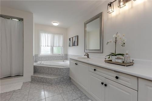 12 Strathroy Crescent, Waterdown, ON - Indoor Photo Showing Bathroom