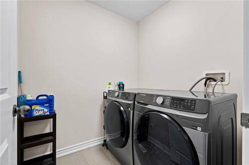 7790 Buckeye Crescent, Niagara Falls, ON - Indoor Photo Showing Laundry Room