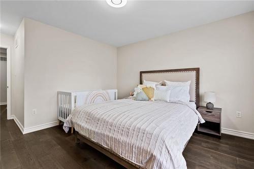 7790 Buckeye Crescent, Niagara Falls, ON - Indoor Photo Showing Bedroom