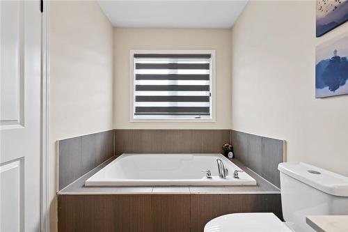 7790 Buckeye Crescent, Niagara Falls, ON - Indoor Photo Showing Bathroom