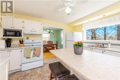122 South Cove Rd, Shediac, NB - Indoor Photo Showing Kitchen