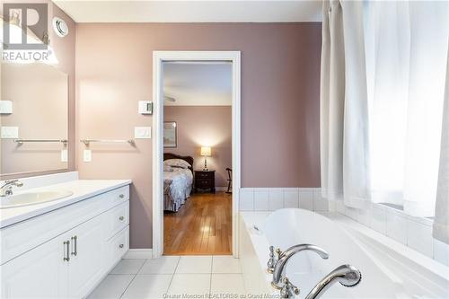 49 Fleuriant, Dieppe, NB - Indoor Photo Showing Bathroom
