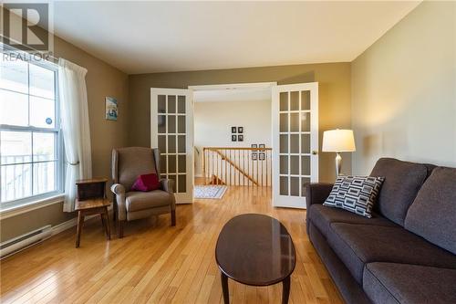 49 Fleuriant, Dieppe, NB - Indoor Photo Showing Living Room