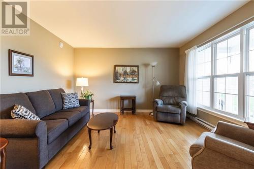 49 Fleuriant, Dieppe, NB - Indoor Photo Showing Living Room