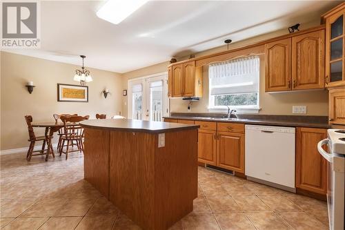 49 Fleuriant, Dieppe, NB - Indoor Photo Showing Kitchen