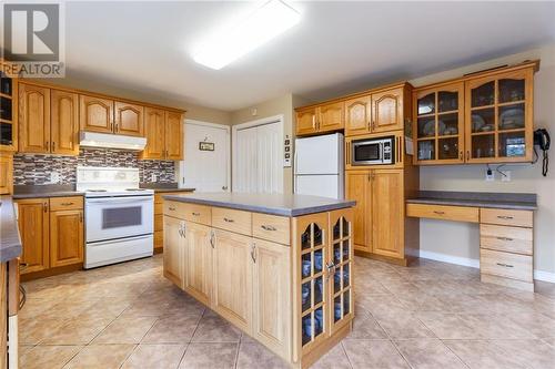 49 Fleuriant, Dieppe, NB - Indoor Photo Showing Kitchen