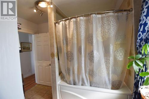 380 Wellington St E, Sault Ste Marie, ON - Indoor Photo Showing Bathroom
