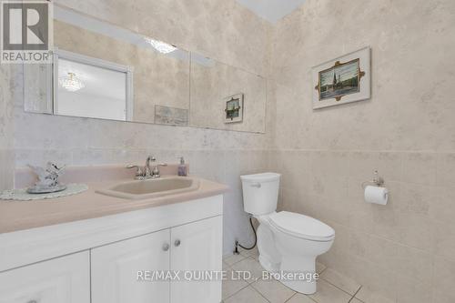 5 Eastern Avenue, Prince Edward County, ON - Indoor Photo Showing Bathroom