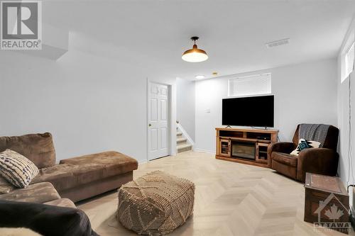434 Claridge Drive, Ottawa, ON - Indoor Photo Showing Living Room