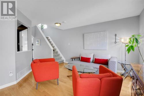 434 Claridge Drive, Ottawa, ON - Indoor Photo Showing Living Room