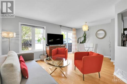 434 Claridge Drive, Ottawa, ON - Indoor Photo Showing Living Room