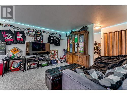 3505 38 Street Unit# 109, Vernon, BC - Indoor Photo Showing Living Room