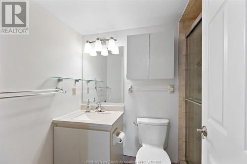 75 Riverside Drive East Unit# 1709, Windsor, ON - Indoor Photo Showing Bathroom