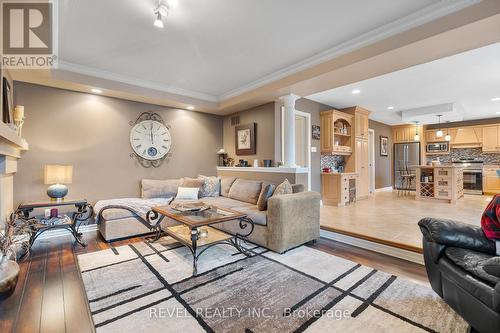 279 Lakeshore Road W, Port Colborne, ON - Indoor Photo Showing Living Room