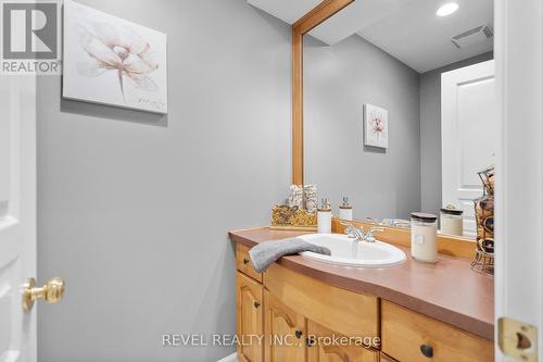 279 Lakeshore Road W, Port Colborne, ON - Indoor Photo Showing Bathroom