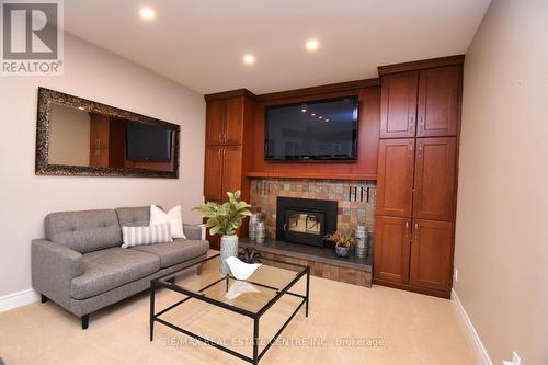 9 Drury Court, Hamilton, ON - Indoor Photo Showing Living Room With Fireplace