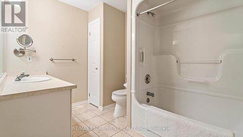 48 - 19 Hanlon Place, Brant, ON - Indoor Photo Showing Bathroom