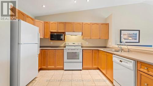 48 - 19 Hanlon Place, Brant, ON - Indoor Photo Showing Kitchen With Double Sink