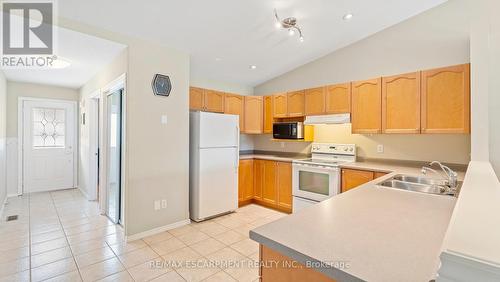 48 - 19 Hanlon Place, Brant, ON - Indoor Photo Showing Kitchen With Double Sink