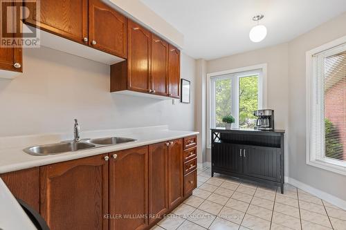 35 Chatsworth Crescent, Hamilton, ON - Indoor Photo Showing Kitchen With Double Sink