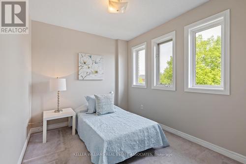 35 Chatsworth Crescent, Hamilton, ON - Indoor Photo Showing Bedroom