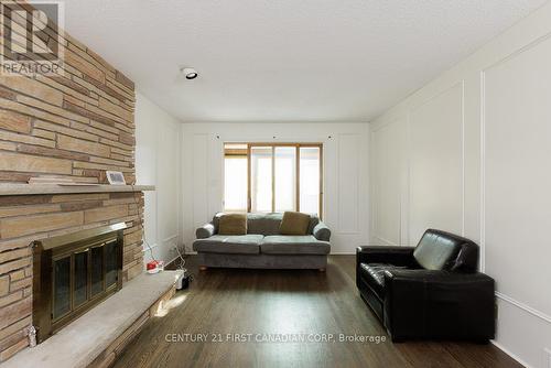 140 Castlegrove Boulevard, London, ON - Indoor Photo Showing Living Room With Fireplace